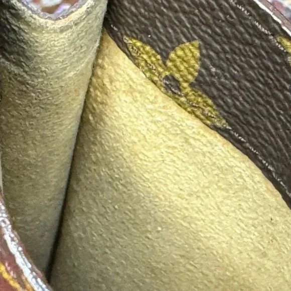 - Louis Vuitton monogram, eye glass case like new - Picture 12 of 14